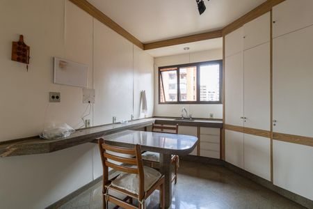 Apartamento à venda com 320m², 3 quartos e 4 vagas Apartamento à venda com 320m², 3 quartos e 4 vagasCopa