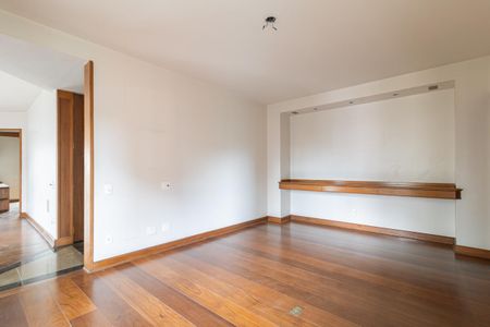 Apartamento à venda com 320m², 3 quartos e 4 vagas Apartamento à venda com 320m², 3 quartos e 4 vagasSala de Jantar