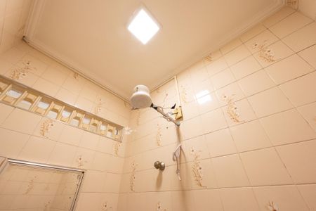 Casa de condomínio para alugar com 200m², 3 quartos e 1 vagaBanheiro de Serviço