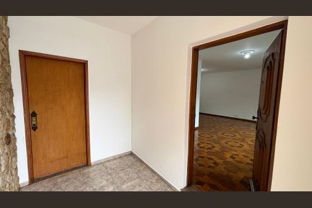 Casa para alugar com 375m², 3 quartos e 8 vagasEntrada