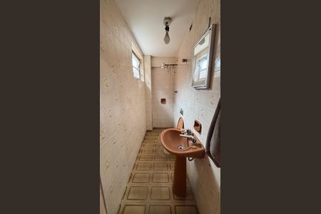 Casa para alugar com 375m², 3 quartos e 8 vagasGaragem - Banheiro