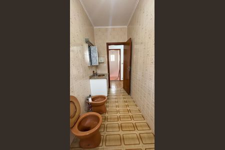 Casa para alugar com 375m², 3 quartos e 8 vagasBanheiro