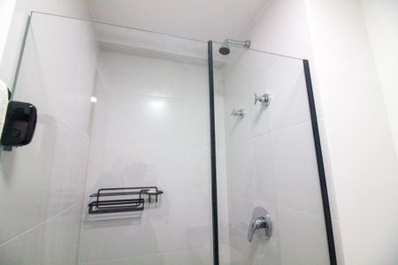 Banheiro de kitnet/studio à venda com 1 quarto, 24m² em Santo Amaro, São Paulo