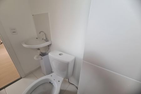 Banheiro Social de kitnet/studio para alugar com 1 quarto, 19m² em Vila Ema, São Paulo