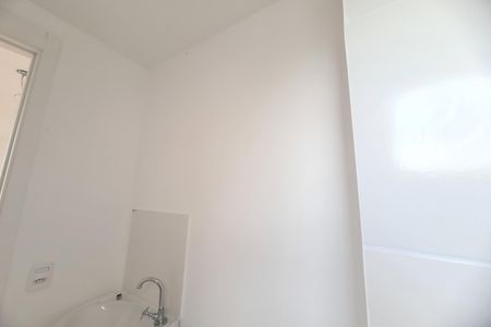 Banheiro de kitnet/studio à venda com 1 quarto, 18m² em Vila Ema, São Paulo