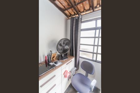 Casa à venda com 200m², 2 quartos e 2 vagas Casa à venda com 200m², 2 quartos e 2 vagasQuarto de Despejo