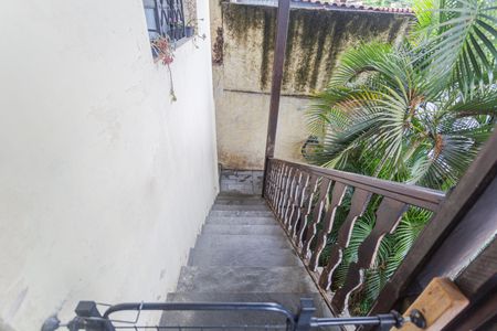 Casa à venda com 200m², 2 quartos e 2 vagas Casa à venda com 200m², 2 quartos e 2 vagasEntrada