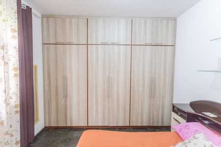 Casa à venda com 200m², 2 quartos e 2 vagas Casa à venda com 200m², 2 quartos e 2 vagasArmário do Quarto 1