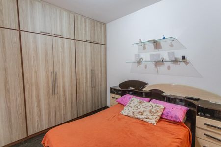 Casa à venda com 200m², 2 quartos e 2 vagas Casa à venda com 200m², 2 quartos e 2 vagasQuarto 1