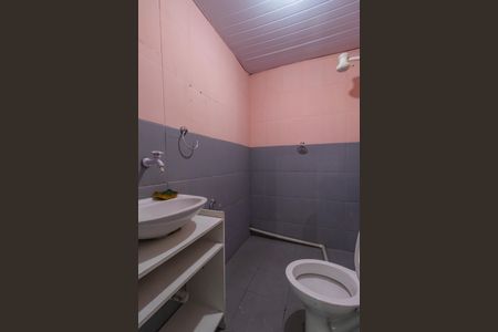 Banheiro de casa para alugar com 1 quarto, 55m² em Jardim Julio, Barueri