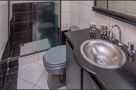 Banheiro de apartamento para alugar com 1 quarto, 48m² em Jardim Botânico, Porto Alegre