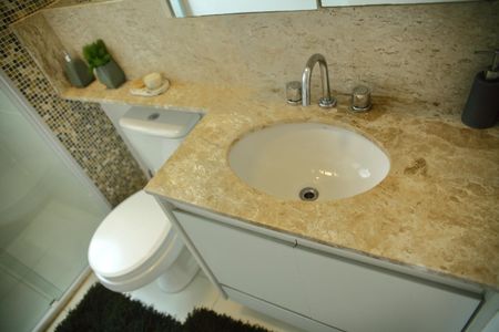 Apartamento à venda com 93m², 2 quartos e 2 vagasSuíte - Banheiro 