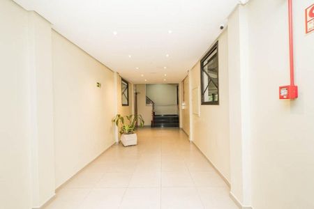 Hall de apartamento para alugar com 1 quarto, 36m² em Santa Maria Goretti, Porto Alegre
