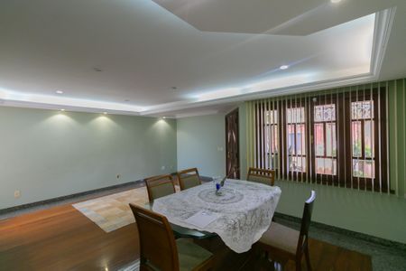 Casa à venda com 470m², 4 quartos e 4 vagas