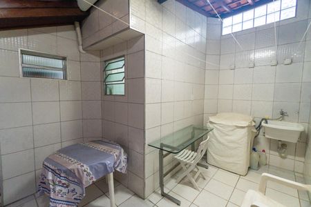 Casa à venda com 105m², 2 quartos e 2 vagasLavanderia