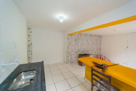 Sala/Cozinha de casa para alugar com 1 quarto, 50m² em Vila Nhocuné, São Paulo