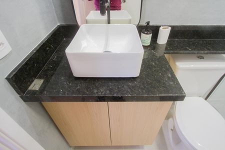 Banheiro de kitnet/studio para alugar com 1 quarto, 25m² em Jardim das Acacias, São Paulo