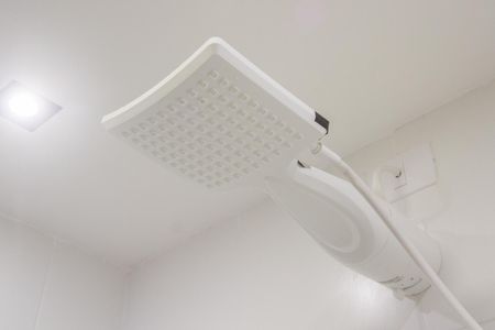 Banheiro de kitnet/studio para alugar com 1 quarto, 25m² em Jardim das Acacias, São Paulo