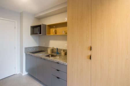 Cozinha de kitnet/studio para alugar com 1 quarto, 25m² em Jardim das Acacias, São Paulo