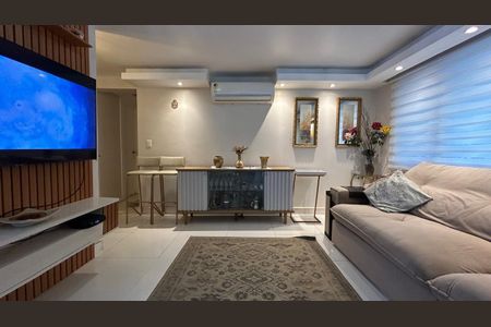 Sala de casa de condomínio para alugar com 6 quartos, 211m² em Barra da Tijuca, Rio de Janeiro