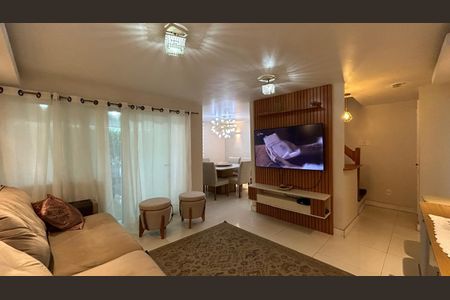 Sala de casa de condomínio para alugar com 6 quartos, 211m² em Barra da Tijuca, Rio de Janeiro