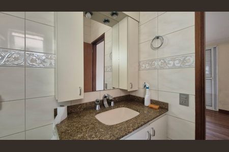 Casa à venda com 420m², 4 quartos e 4 vagasBanheiro da suíte 2