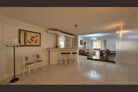 Casa à venda com 420m², 4 quartos e 4 vagasSala