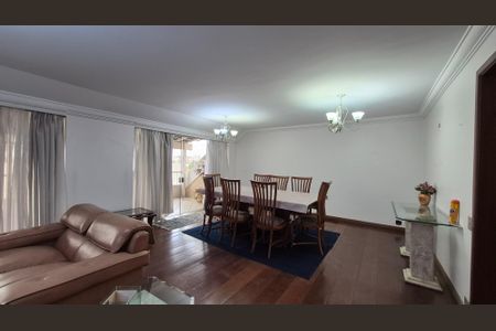 Casa à venda com 420m², 4 quartos e 4 vagasSala