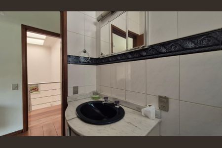 Casa à venda com 420m², 4 quartos e 4 vagasBanheiro da suíte