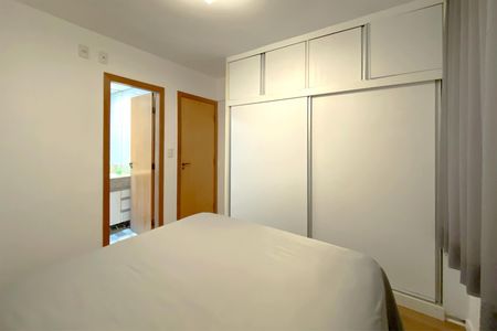 Apartamento à venda com 90m², 3 quartos e 2 vagas Apartamento à venda com 90m², 3 quartos e 2 vagasSuite 1