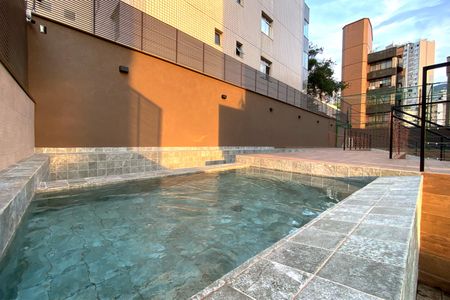 Apartamento à venda com 90m², 3 quartos e 2 vagas Apartamento à venda com 90m², 3 quartos e 2 vagasÁrea comum - Piscina