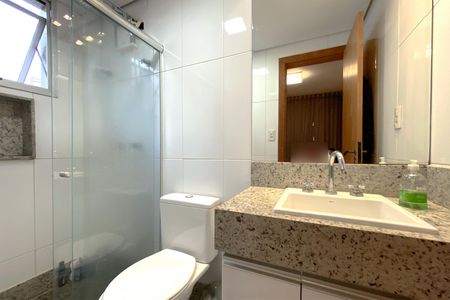 Apartamento à venda com 90m², 3 quartos e 2 vagas Apartamento à venda com 90m², 3 quartos e 2 vagasBanheiro da Suíte 1