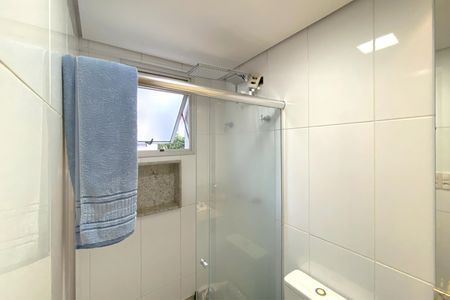 Apartamento à venda com 90m², 3 quartos e 2 vagas Apartamento à venda com 90m², 3 quartos e 2 vagasBanheiro da Suíte 1