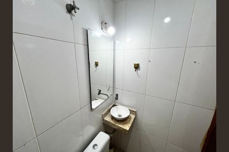 Casa de condomínio à venda com 43m², 2 quartos e 1 vagaBanheiro