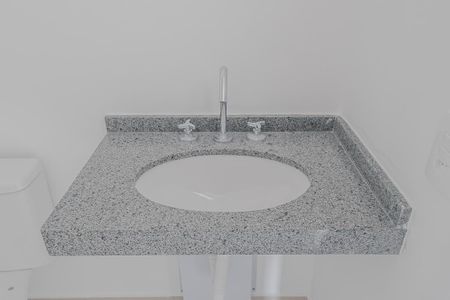 Banheiro de kitnet/studio à venda com 1 quarto, 27m² em Pinheiros, São Paulo