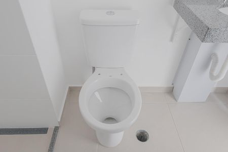 Banheiro de kitnet/studio à venda com 1 quarto, 27m² em Pinheiros, São Paulo