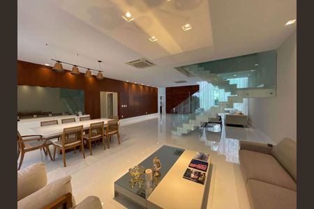 Casa à venda com 5 quartos, 680m² em Barra da Tijuca, Rio de Janeiro