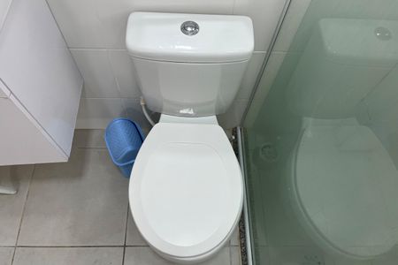 Banheiro de kitnet/studio para alugar com 1 quarto, 28m² em Embaré, Santos