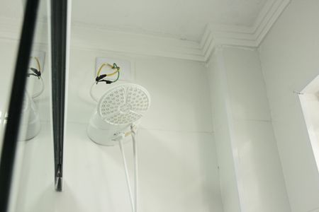 Banheiro de kitnet/studio para alugar com 1 quarto, 28m² em Embaré, Santos