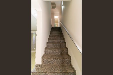 Casa à venda com 86m², 3 quartos e 2 vagasEscada