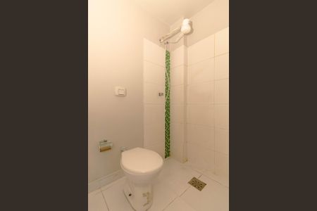 Banheiro de apartamento para alugar com 1 quarto, 42m² em Petrópolis, Porto Alegre