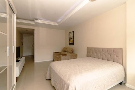 Sala / Quarto  de kitnet/studio para alugar com 1 quarto, 38m² em Cidade Baixa, Porto Alegre