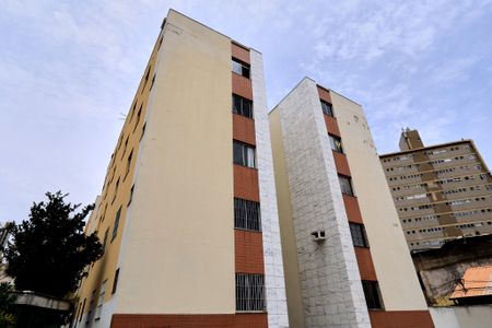Apartamento para alugar com 60m², 2 quartos e 1 vaga Apartamento para alugar com 60m², 2 quartos e 1 vagaFachada