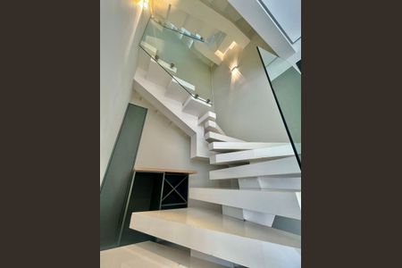 Casa de condomínio à venda com 173m², 3 quartos e 2 vagas Casa de condomínio à venda com 173m², 3 quartos e 2 vagasEscada