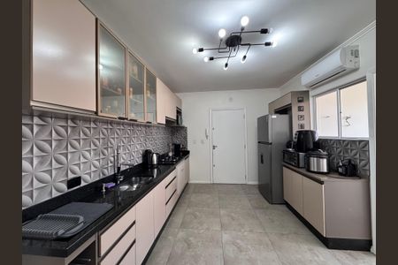 Apartamento à venda com 96m², 3 quartos e 3 vagas Apartamento à venda com 96m², 3 quartos e 3 vagasCozinha