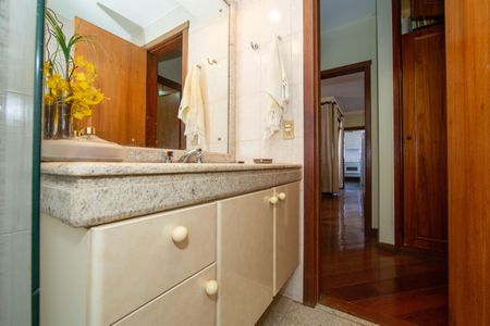 Apartamento à venda com 145m², 4 quartos e 3 vagas Apartamento à venda com 145m², 4 quartos e 3 vagasBANHEIRO1