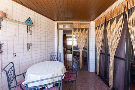 Apartamento à venda com 145m², 4 quartos e 3 vagas Apartamento à venda com 145m², 4 quartos e 3 vagasVARANDA