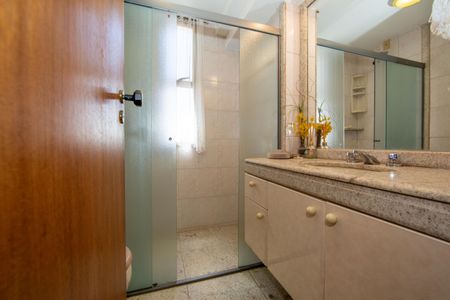 Apartamento à venda com 145m², 4 quartos e 3 vagas Apartamento à venda com 145m², 4 quartos e 3 vagasBANHEIRO1