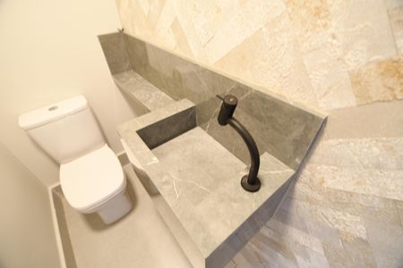 Casa de condomínio à venda com 158m², 3 quartos e 2 vagasLavabo