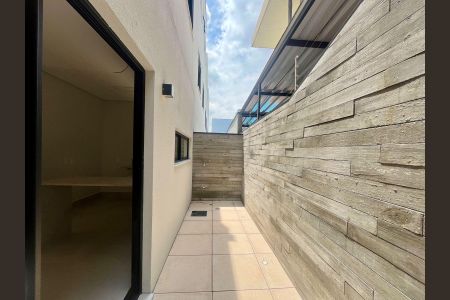 Casa de condomínio à venda com 158m², 3 quartos e 2 vagas Casa de condomínio à venda com 158m², 3 quartos e 2 vagasCorredor Externo